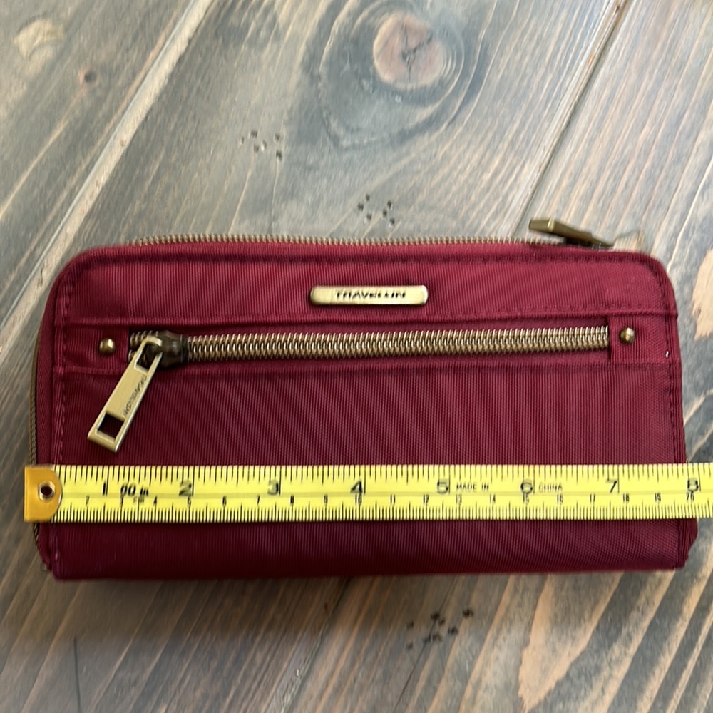 Travelon RFID blocking wallet - Picture 7 of 8